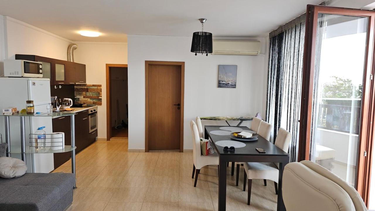Complex Top Apartment Sveti Vlas Bagian luar foto
