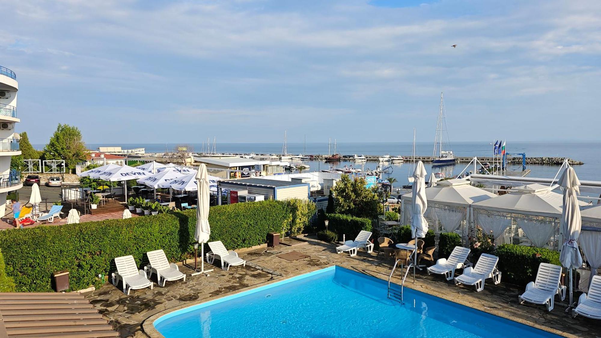 Complex Top Apartment Sveti Vlas Bagian luar foto
